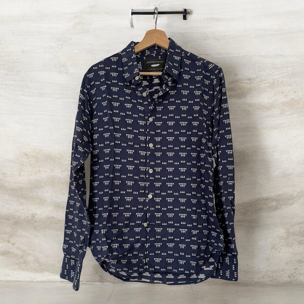 💥CCO FLASH SALE💥MADE IN CANADA Eighteen Waits Navy Patterned Button-Down Shirt M